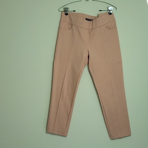 Suite    - Picture 5 of 12